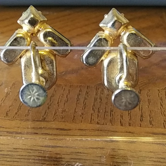 Emerald Green Colored Earrings Screw Back Closure - Picture 3 of 4